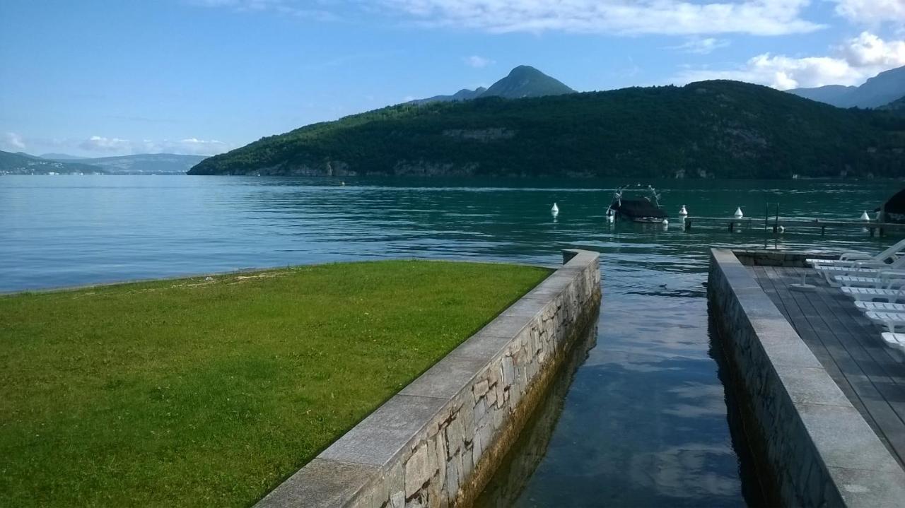 Au Bord Du Lac D'Annecy, Logement Type Loft, Dans Residence Avec Plage Et Ponton Privee Duingt Ngoại thất bức ảnh