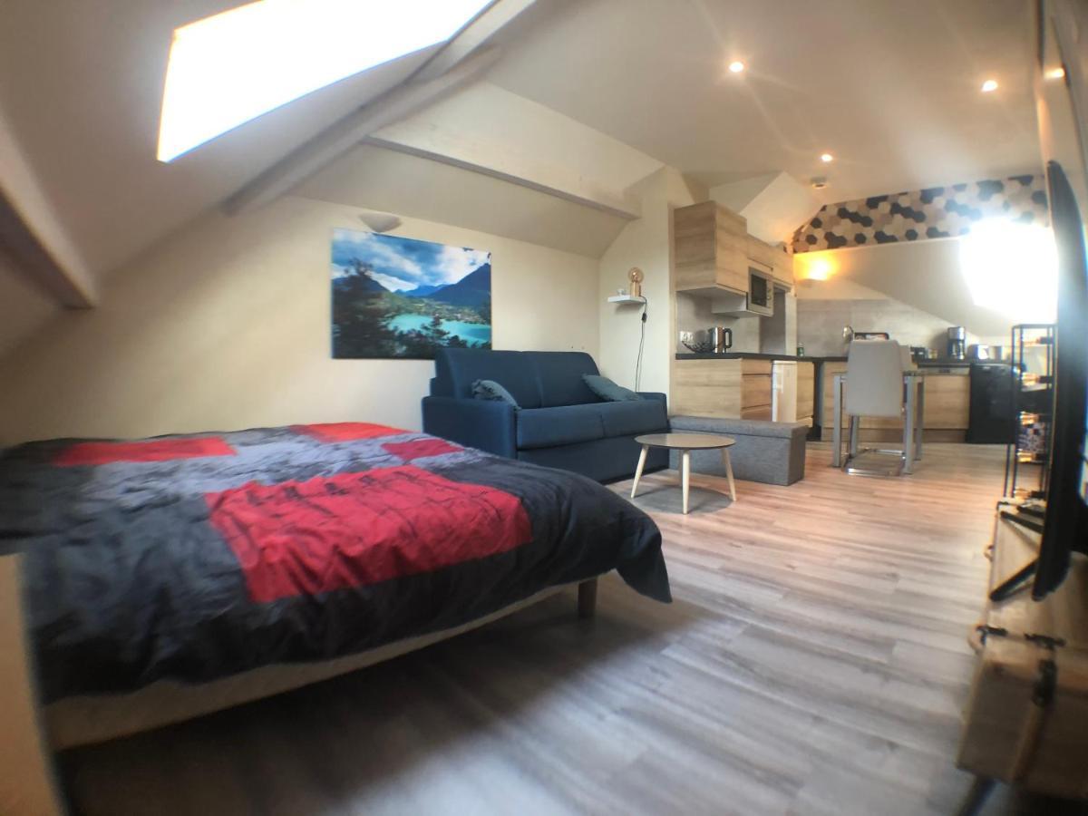 Au Bord Du Lac D'Annecy, Logement Type Loft, Dans Residence Avec Plage Et Ponton Privee Duingt Ngoại thất bức ảnh