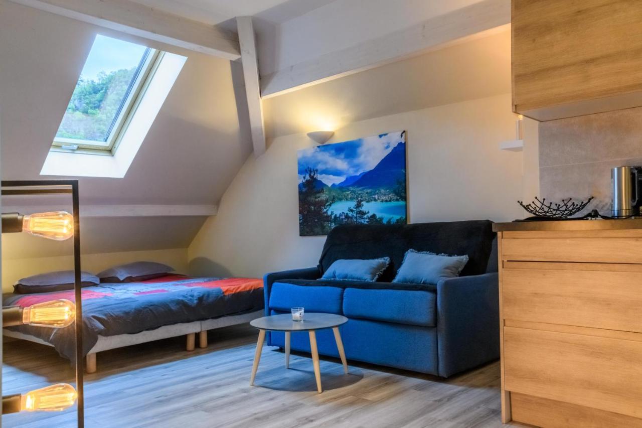 Au Bord Du Lac D'Annecy, Logement Type Loft, Dans Residence Avec Plage Et Ponton Privee Duingt Ngoại thất bức ảnh