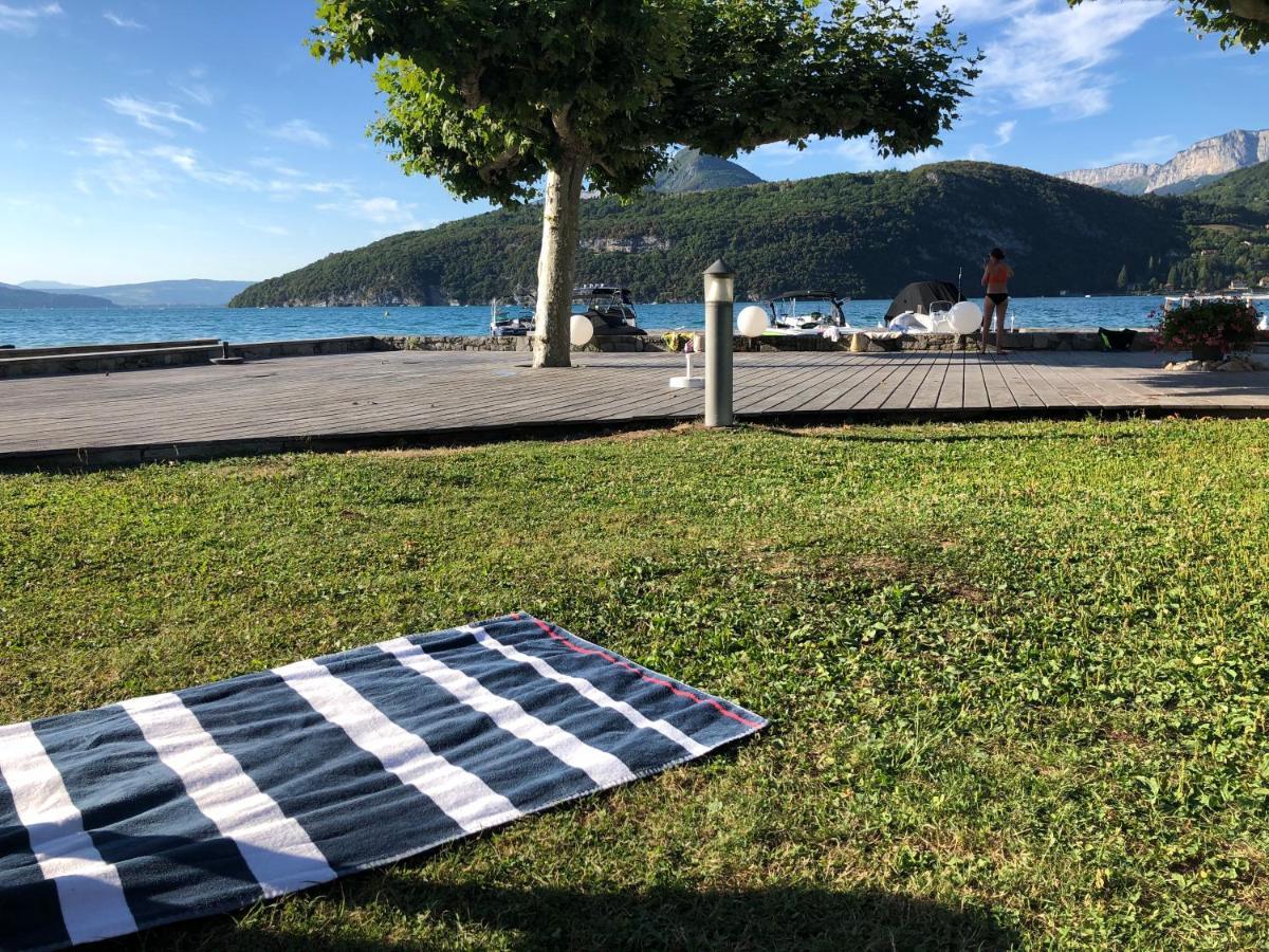 Au Bord Du Lac D'Annecy, Logement Type Loft, Dans Residence Avec Plage Et Ponton Privee Duingt Ngoại thất bức ảnh